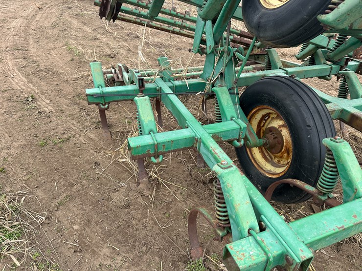 #40119-•-lot-of-(2)-7'-john-deere-cultivator-wings-image-16