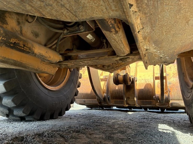 2015-case-570l-xt-image-13