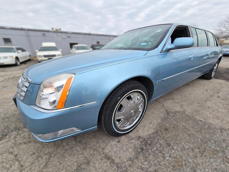 2006-cadillac-superior-6-door-limousine,-ultra-low-20396-miles-image-2