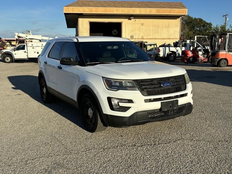 2016-ford-explorer-image-2