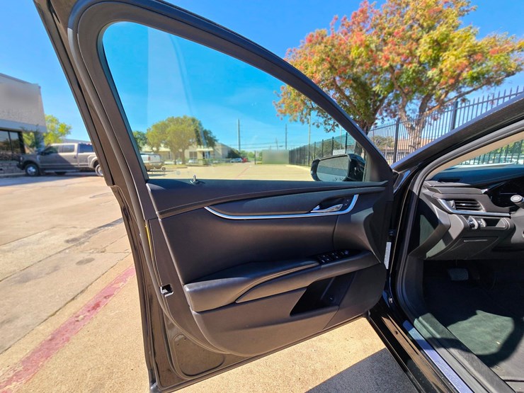 2017-cadillac-federal-70-in-limo---30,529-miles-w-premium-coachwork-by-federal-image-35