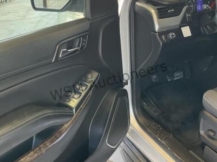 2015-chevrolet-tahoe-image-23