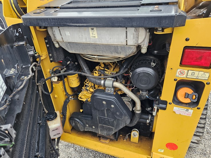 2020-caterpillar-239d3-image-19