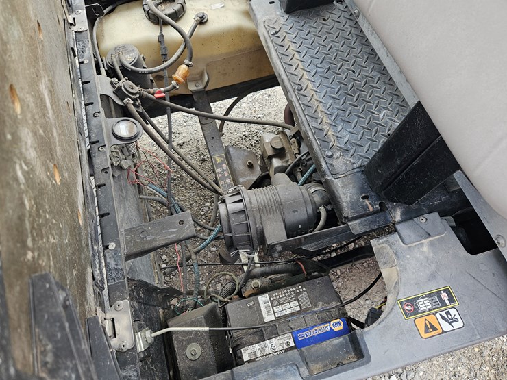 #205184-•-cushman-hauler-1200-golf-cart-image-8