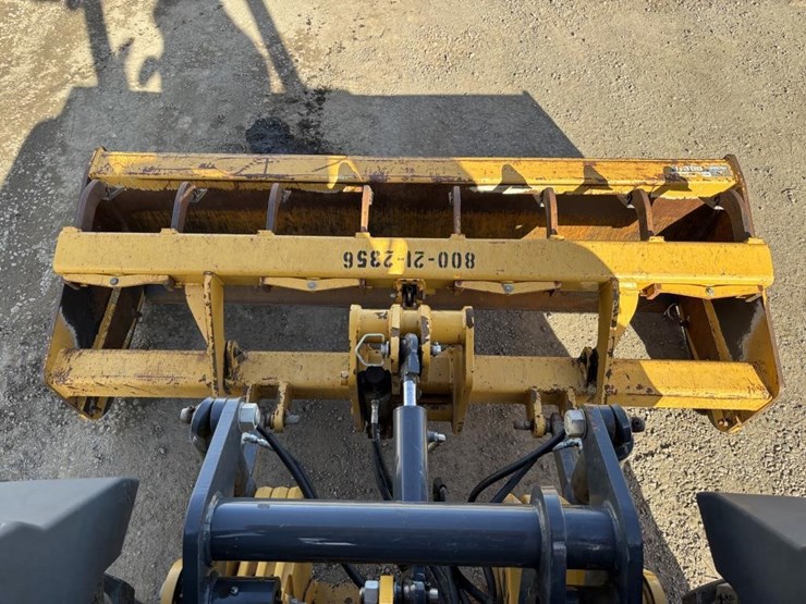 2018-deere-210lep-image-37