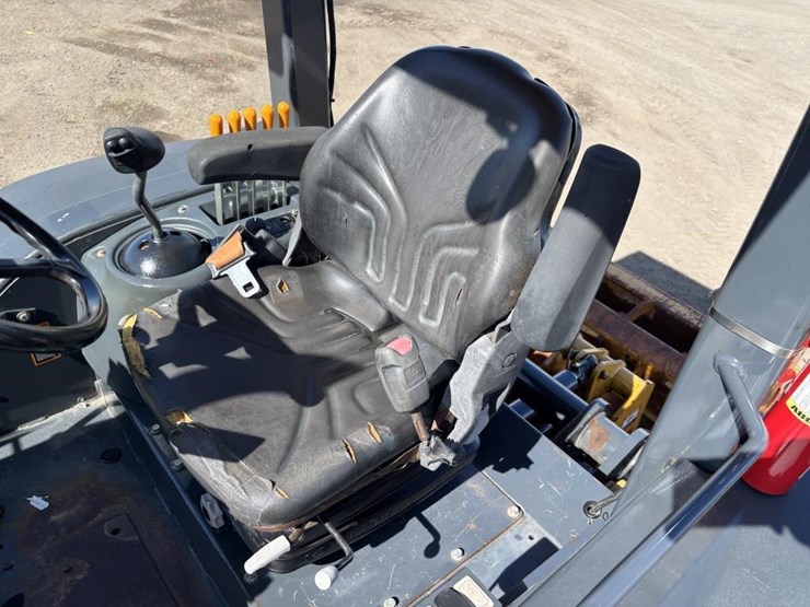 2017-deere-210lep-image-29