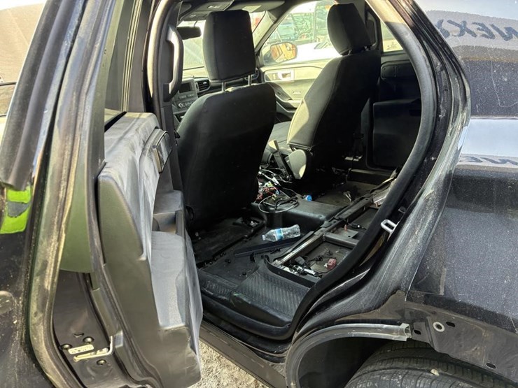 2023-ford-explorer-image-12