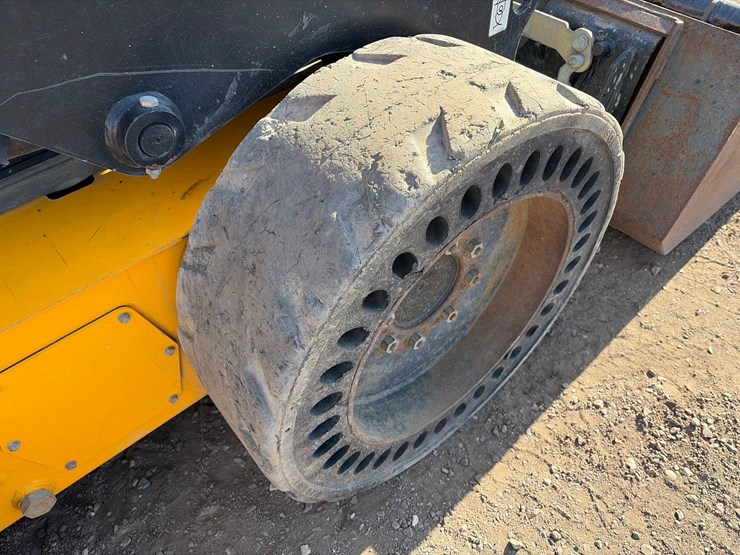 2016-jcb-135-image-26