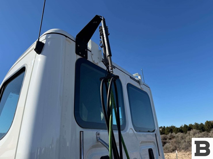 2017-freightliner-cascadia-125-image-15