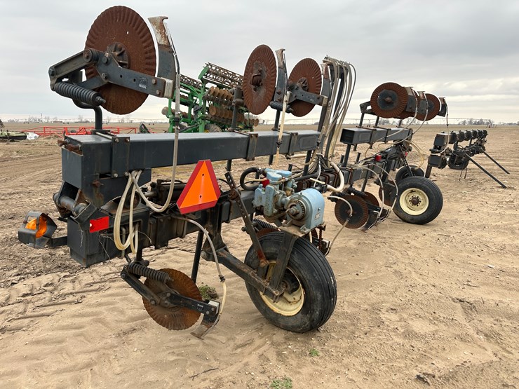 #38849-•-yetter-76"-twin-row-knife-applicator-image-4