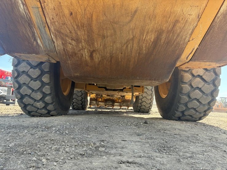 2018-deere-624k-image-14