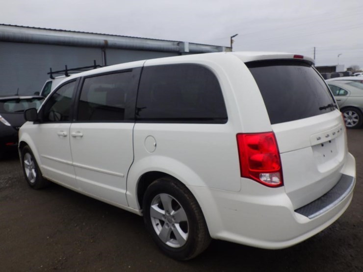 2013-dodge-grand-caravan-image-4
