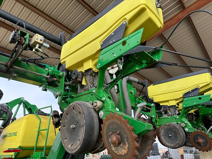 john-deere-1725-image-38
