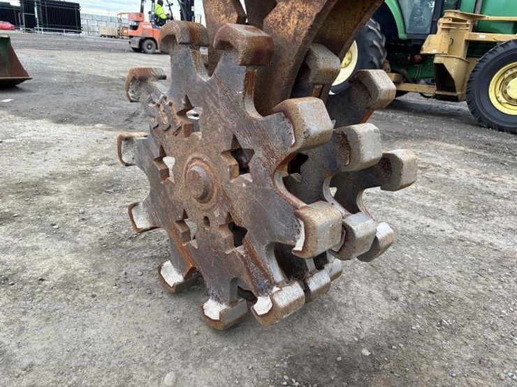 2012-jcb-js160-image-10