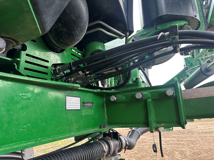2021-john-deere-r4038-image-28
