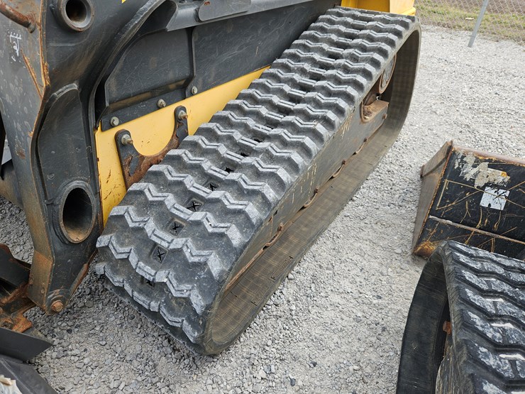 2012-new-holland-c238-image-23