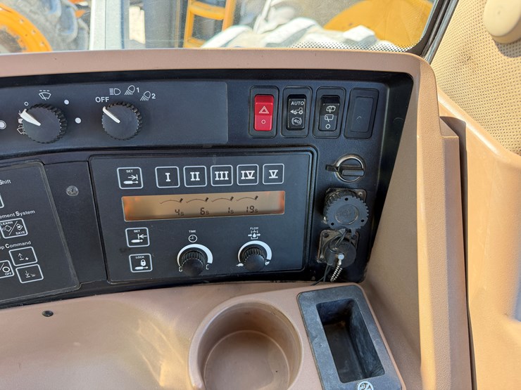 2004-john-deere-8420-image-19