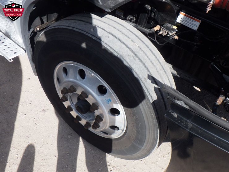 2022-freightliner-cascadia-116-image-23