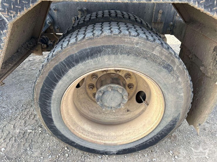 2012-peterbilt-337-image-34