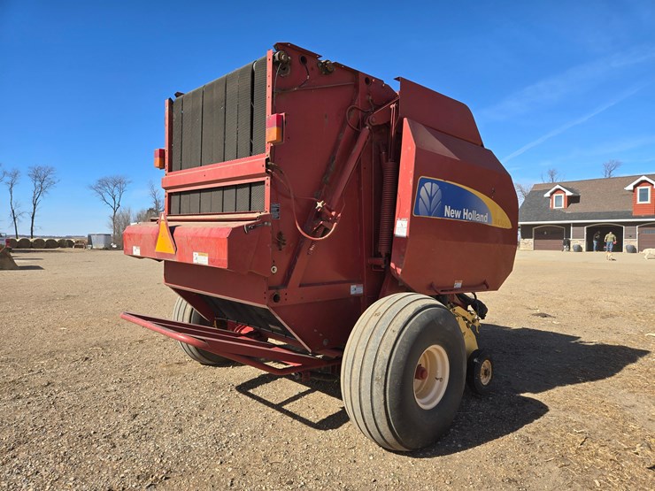 2010-new-holland-br7090-image-4