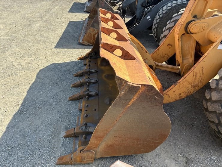 2015-case-570l-xt-image-5