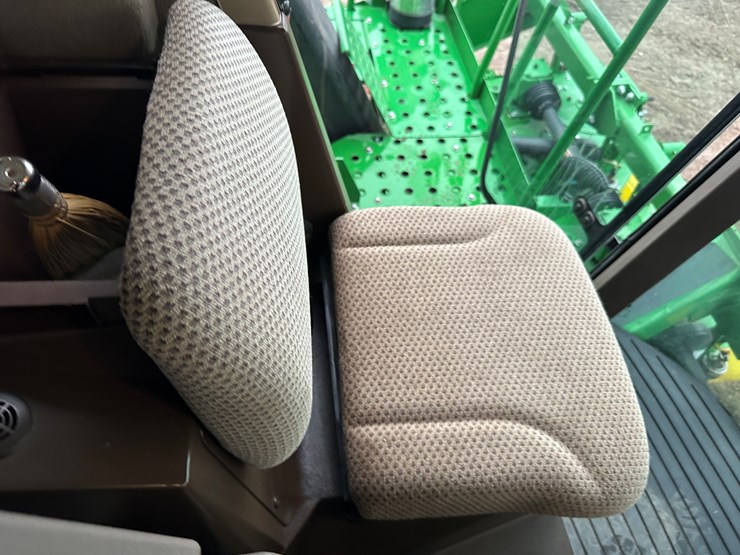 2021-john-deere-cp690-image-109