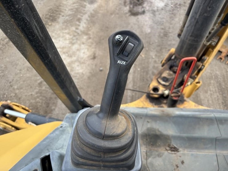 caterpillar-420f2-image-48