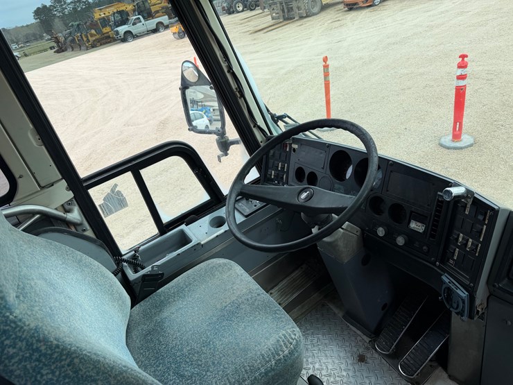 #295-•-1988-mci-travel-bus-image-6