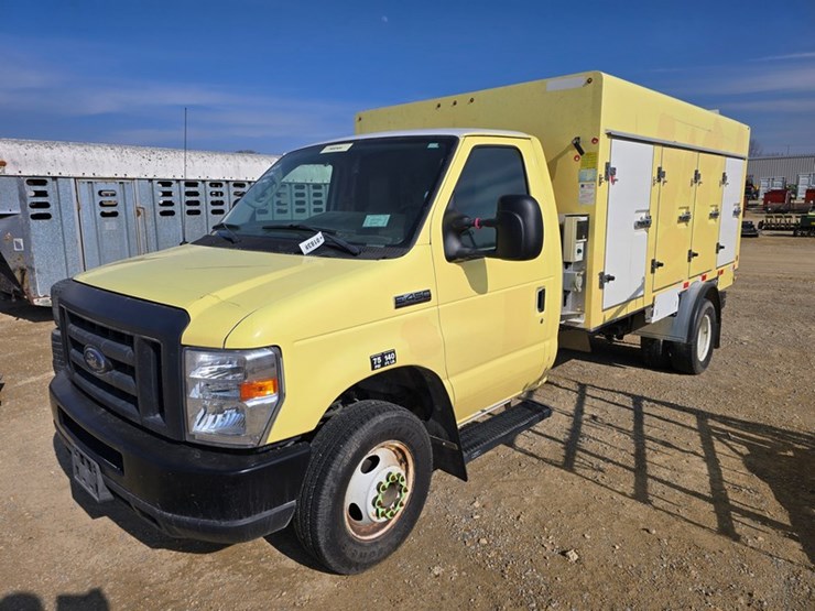 2018-ford-e450-image-1
