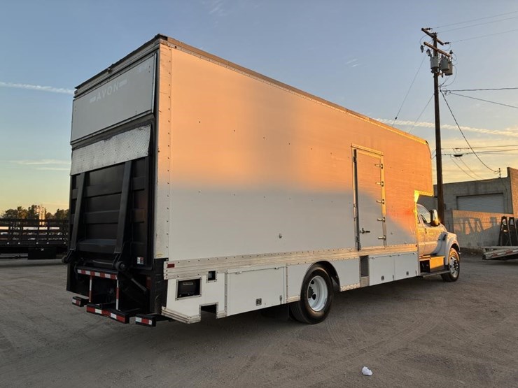 2016-ford-f650-xlt-image-3