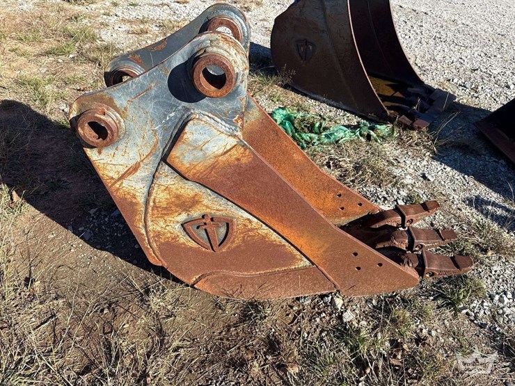 paladin-12in-digging-tooth-bucket-excavator-attachment-image-2