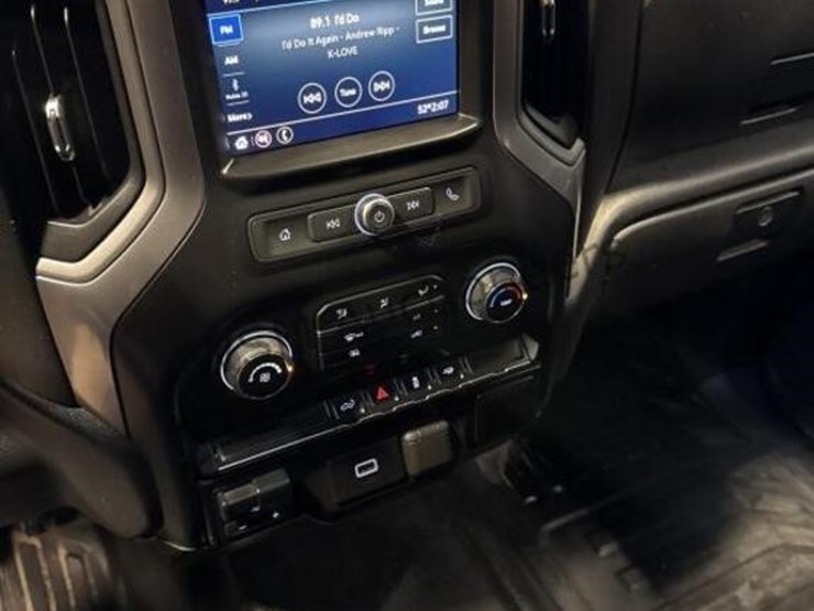 2020-chevrolet-silverado-3500hd-image-24