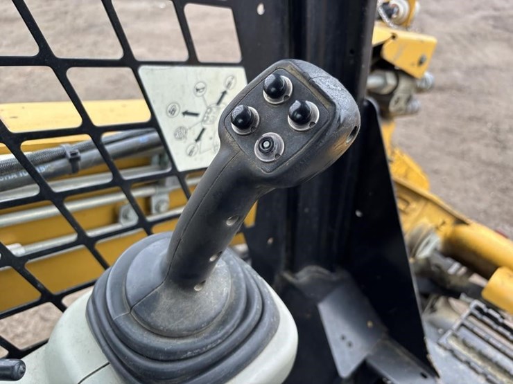 caterpillar-246c-image-21