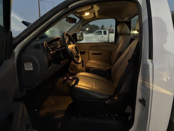 2011-chevrolet-2500-image-10