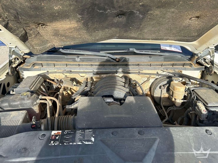 2016-chevrolet-silverado-4x4-crew-cab-pickup-truck-image-10