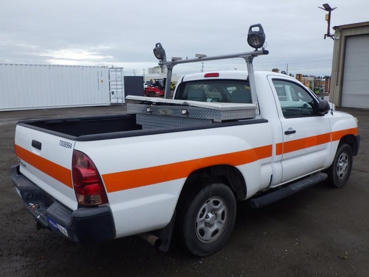2013-toyota-tacoma-image-3