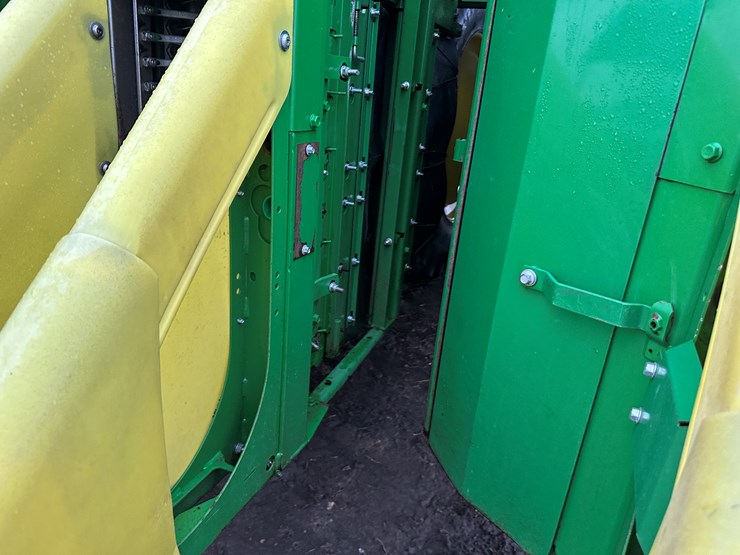 2021-john-deere-cp690-image-51