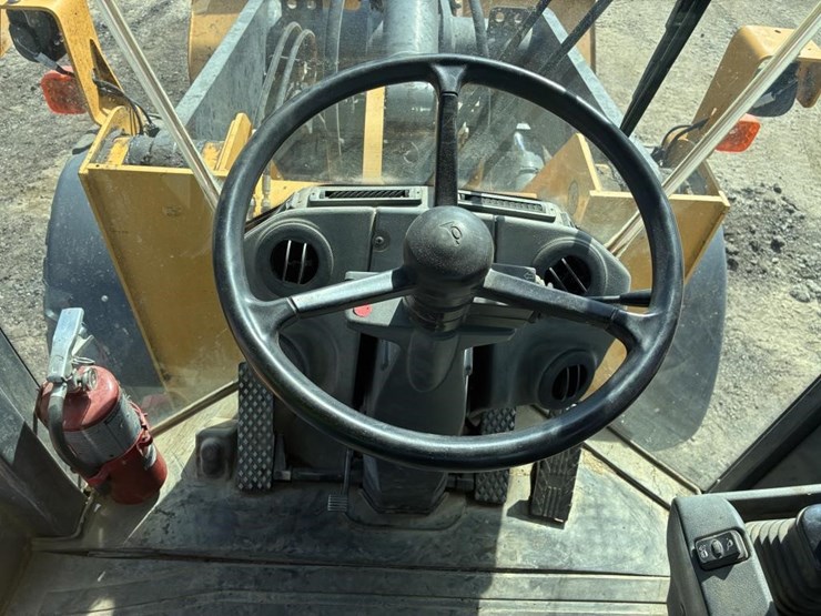 2018-deere-624k-image-16