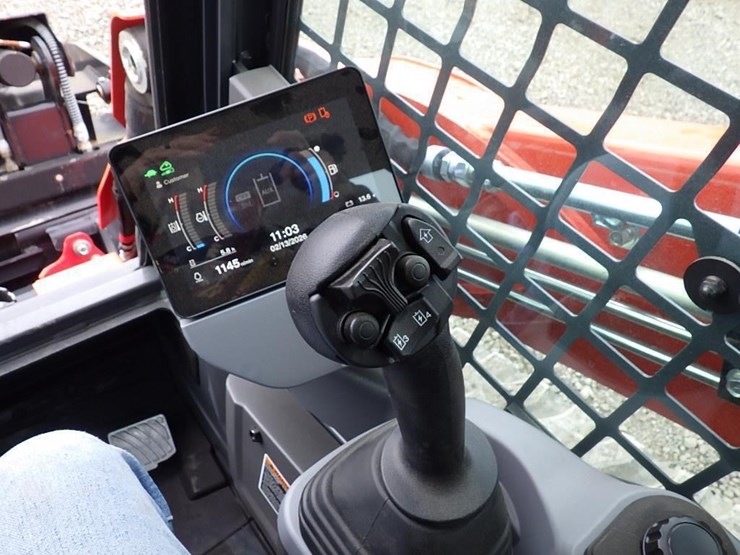 2024-kubota-svl75-3-image-23