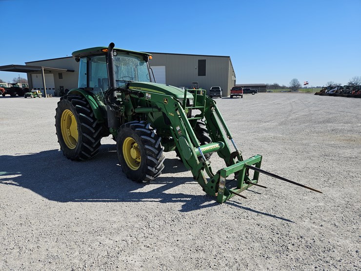 2015-john-deere-6105e-image-24
