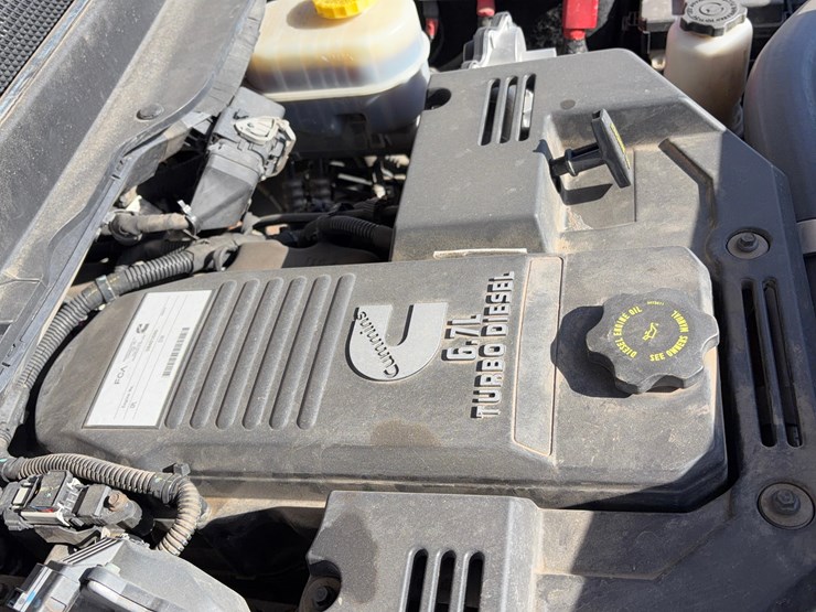 2020-ram-2500-laramie-image-35