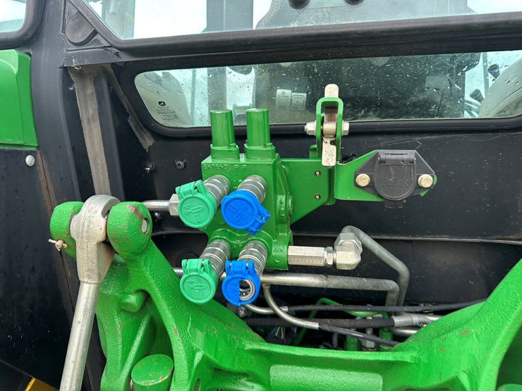 2014-john-deere-5075m-image-16