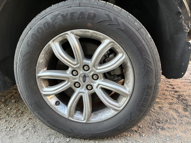 2023-ford-explorer-image-5