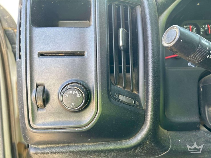 2016-chevrolet-silverado-4x4-crew-cab-pickup-truck-image-15