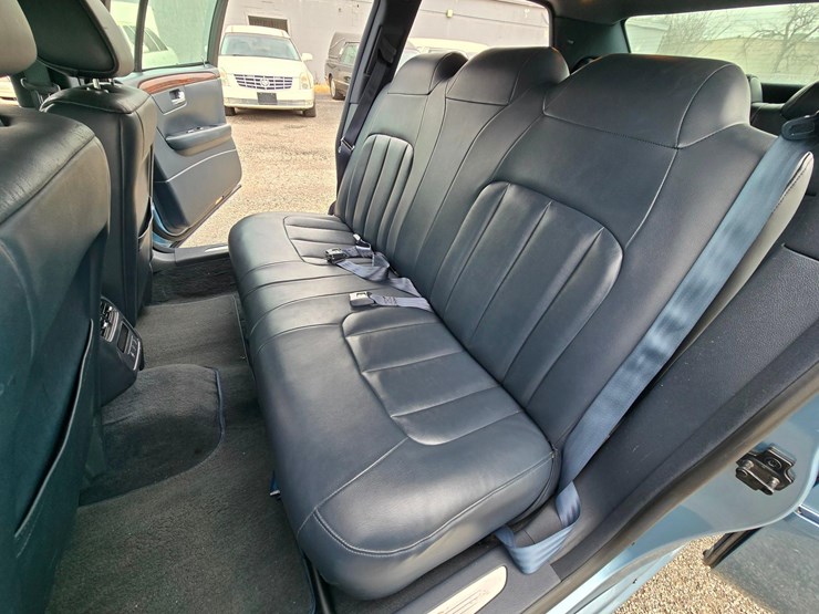 2006-cadillac-gm-superior-coach-6-door-limousine---only-21,567-miles-image-31