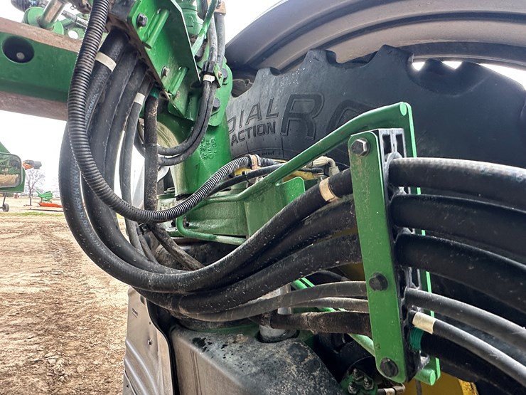 2021-john-deere-r4044-image-25