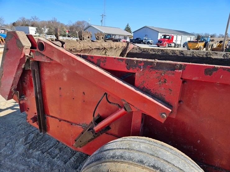 new-holland-195-image-15