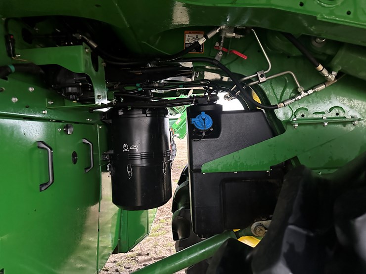 2021-john-deere-cp690-image-31