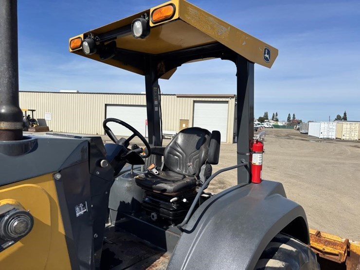 2017-deere-210lep-image-28