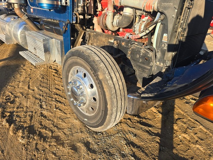 2010-peterbilt-367-image-17